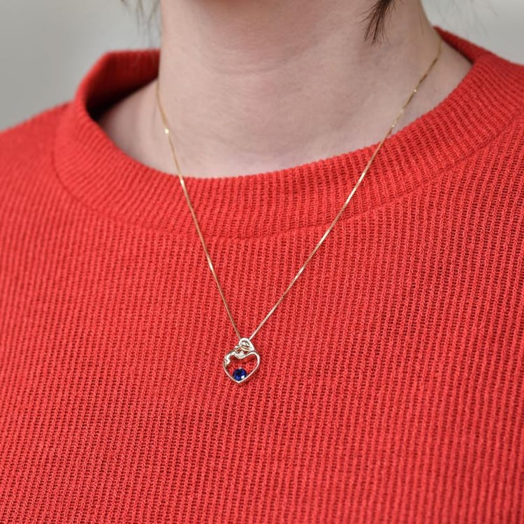 Zlatý přívěsek matka s dítětem 25607