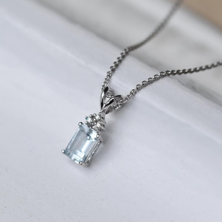 Zlatý náhrdelník s akvamarínem a diamanty Deandra 15449