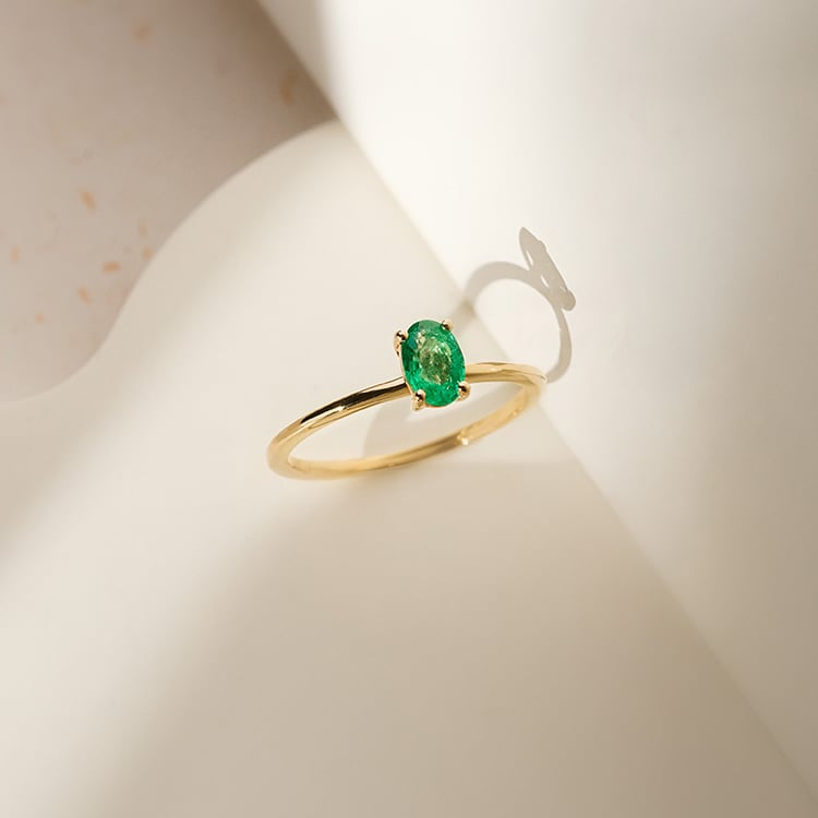 Elegantní zásnubní prsten s oval smaragdem Frost 152778