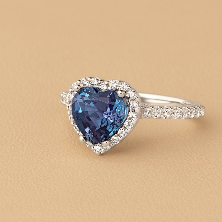 Zlatý halo prsten s lab-grown alexandritem ve tvaru srdce a diamanty Harold 136581