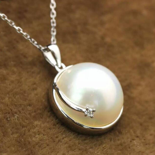 Náhrdelník s bílou perlou 12892