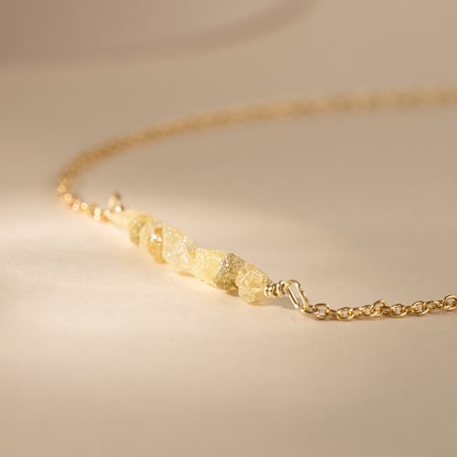 Zlatý náramek se žlutými nebroušenými diamanty Wiul