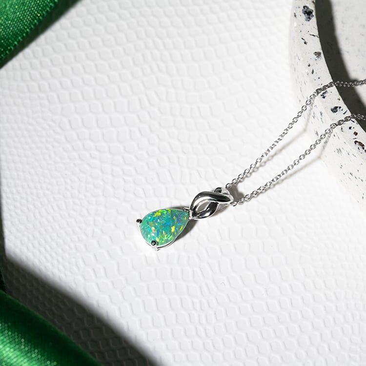 Stříbrný přívěsek s opálovou kapkou Shrimati 130477