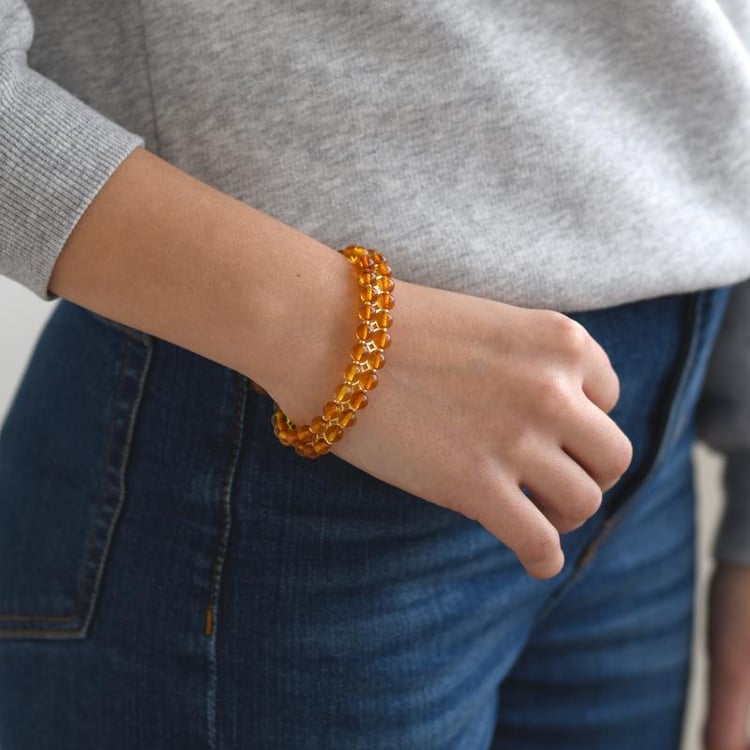 Stříbrný pozlacený náramek s koňakovými jantary 52310