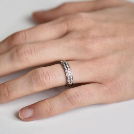 Zlaté snubní prsteny s diamanty Sydell