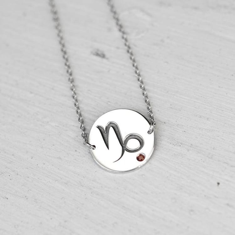 Náramek se znamením a s červeným granátem Kozoroh 47685