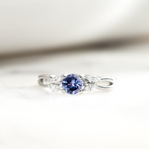 Zásnubní prsten s tanzanitem a marquise lab-grown diamanty Halym