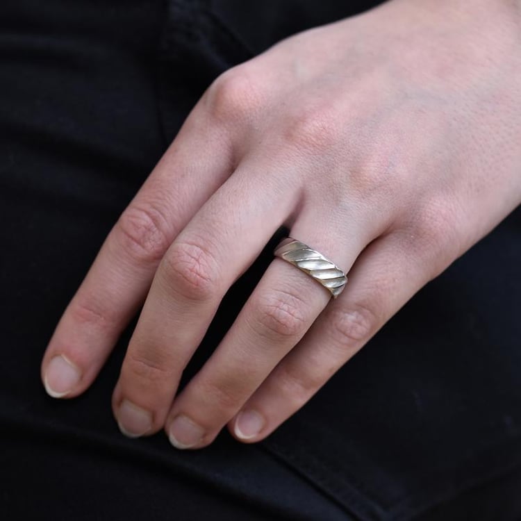 Zlaté snubní prsteny s vroubky Sened 29340