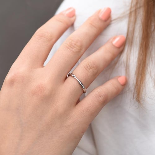 Platinový zúžený eternity prsten s 1 mm diamanty Toskani