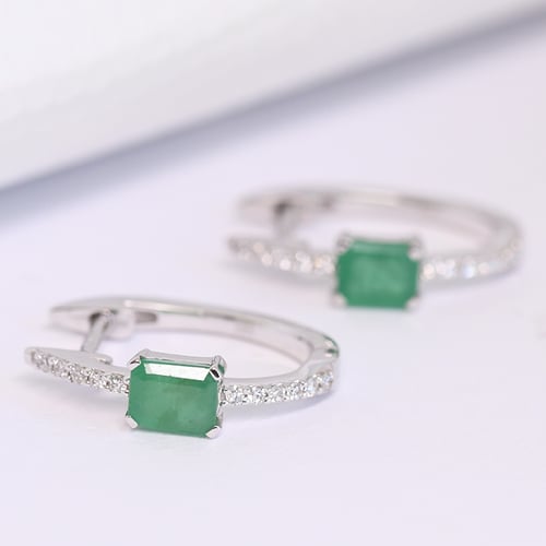 Kruhové náušnice s diamanty a smaragdy Jade