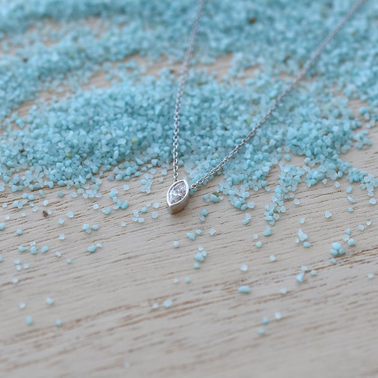 Zlatý náhrdelník s marquise diamantem 82798