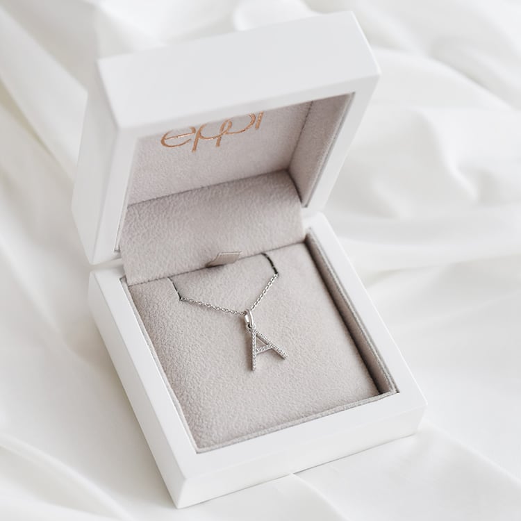 Přívěsek ve tvaru písmene 90504