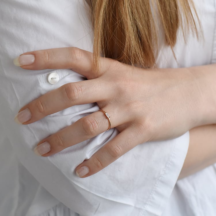 Zlatý prsten s měsíčním kamenem 90326