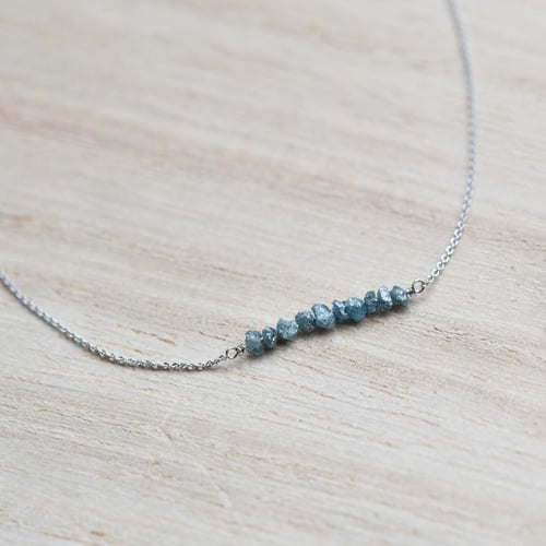 Zlatý náramek s modrými nebroušenými diamanty Wiul