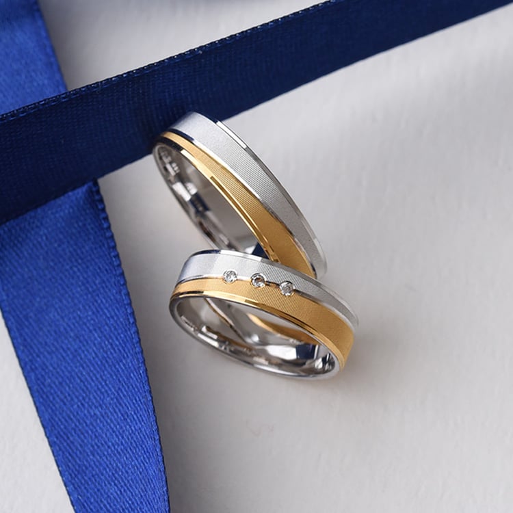 Snubní prsteny se třemi diamanty 75980