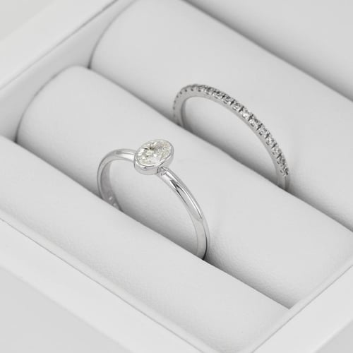 Zlatý zásnubní set prstenů s oválným diamantem Iline