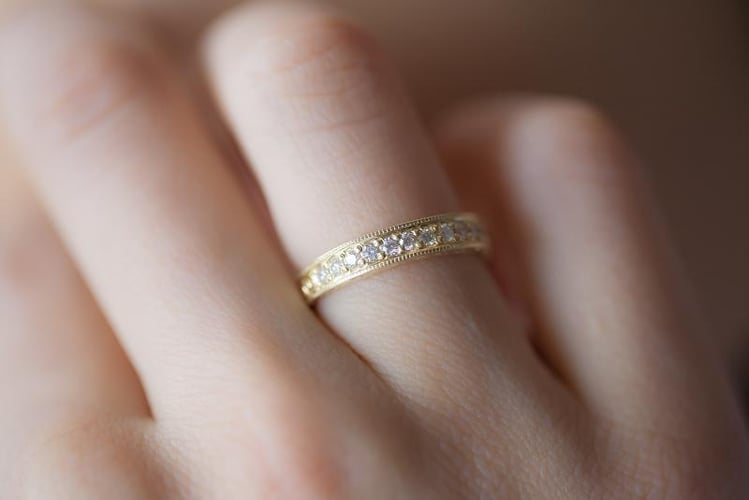 Prsten ze zlata zdobený diamanty Mahima