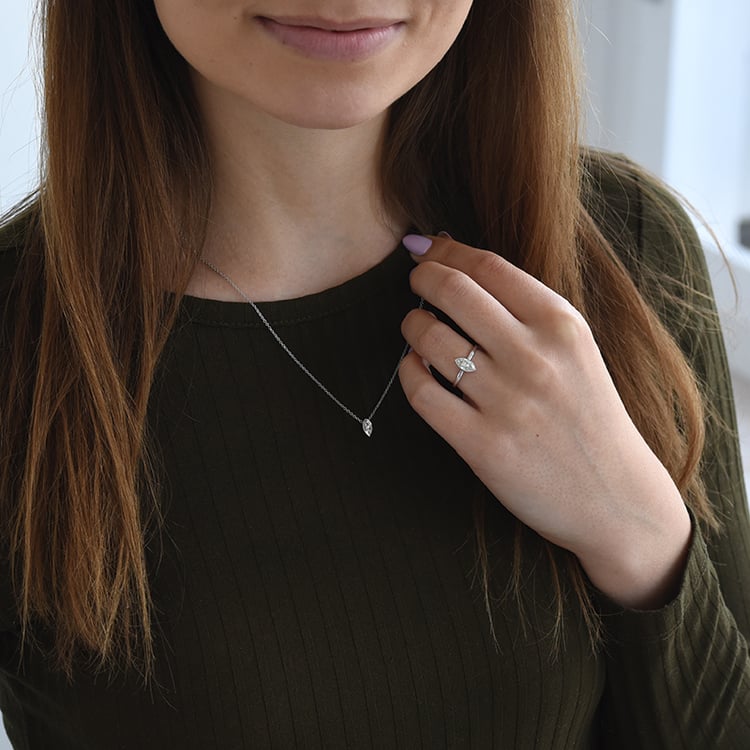 Zásnubní prsten s marquise diamantem 62630