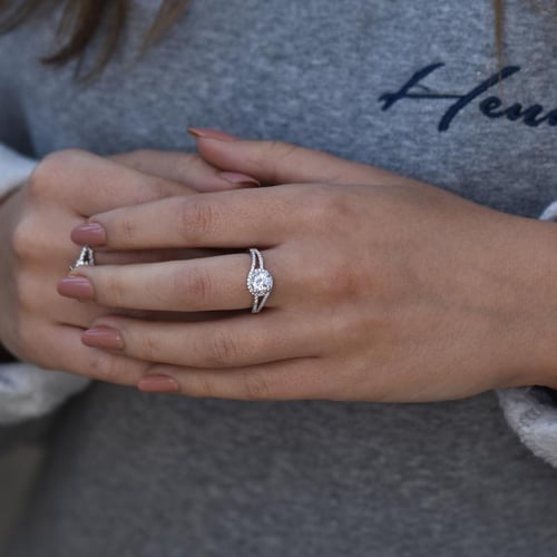 Halo zásnubní prsten plný diamantů Mevlie
