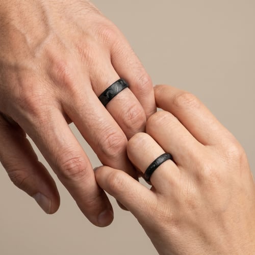 Minimalistické karbonové snubní prsteny John
