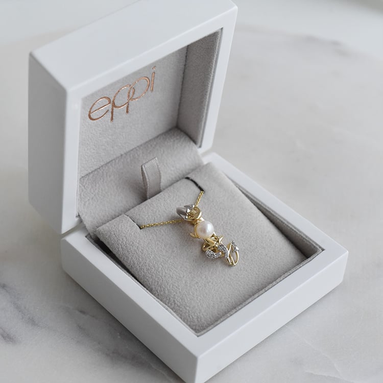 Stříbrný čert s perlou a lab-grown diamanty Devil 104246