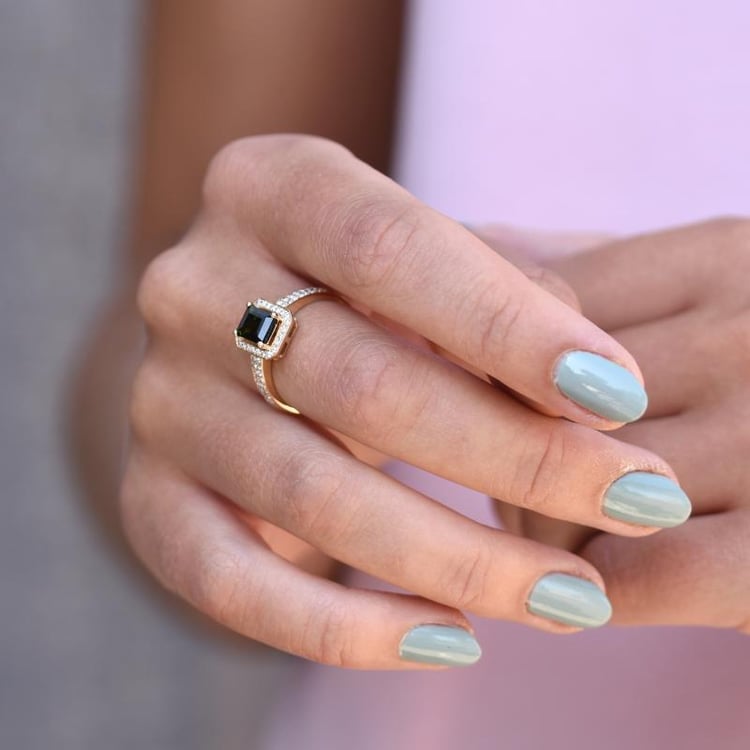 Prsten se zeleným turmalínem a diamanty 47478