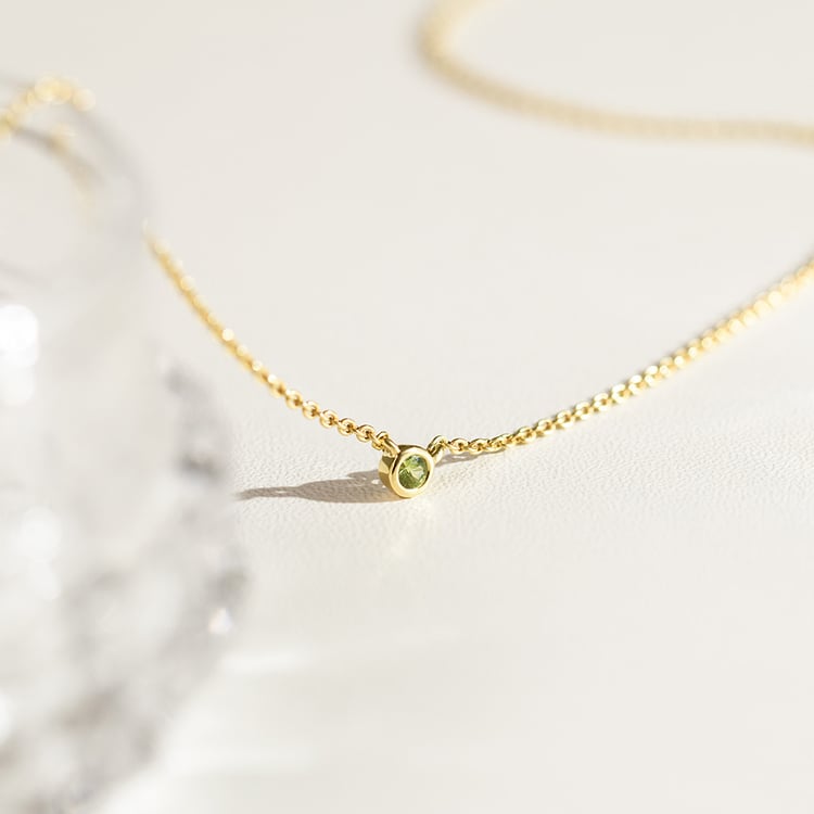 Minimalistický náhrdelník se zeleným safírem Glosie 157138