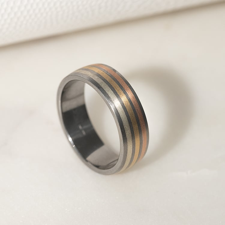 Snubní prsteny z titanu, zlata a stříbra Jabari 135898