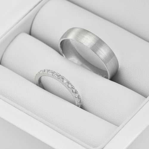 Platinový snubní prsten eternity dámský a komfortní pánský Driany