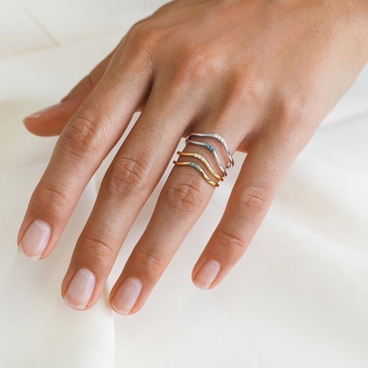 Stříbrný vykrojený prsten se třemi diamanty Cason 157748