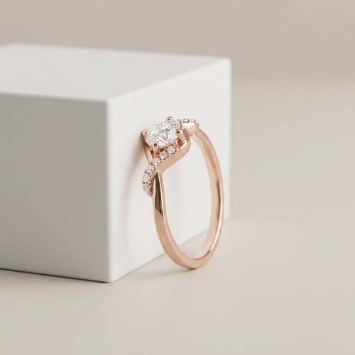 Zásnubní prsten s postranními diamanty Ophir