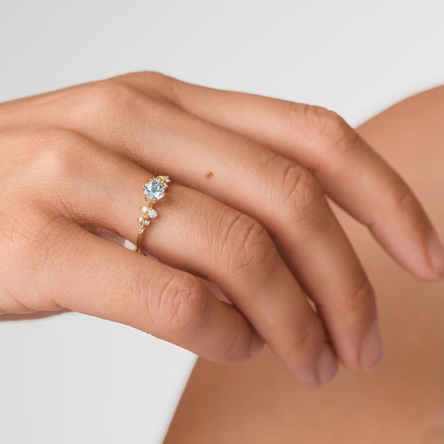 Zásnubní prsten s akvamarínem a diamanty Olha