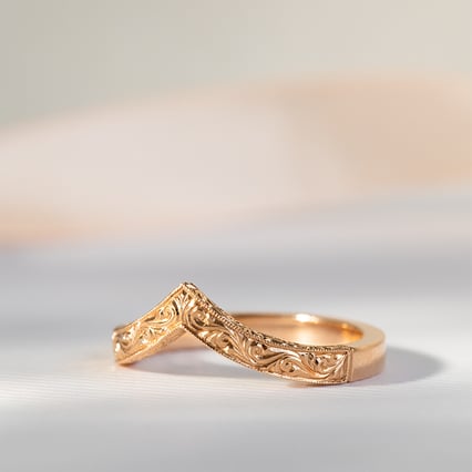 Vykrojený snubní prsten s ruční rytinou Lizzie