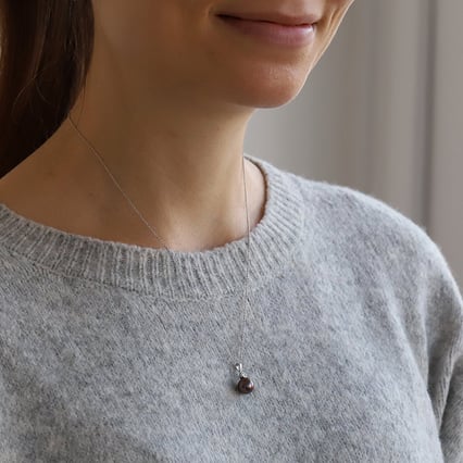 Přívěsek s černou perlou a diamantem Mananya