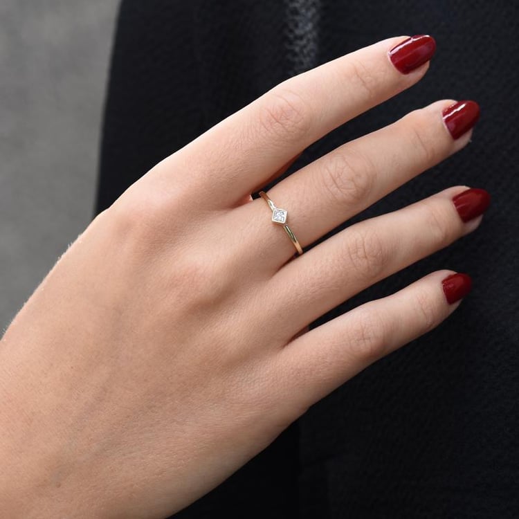 Zásnubní prsten s princess diamantem ze žlutého zlata 47792