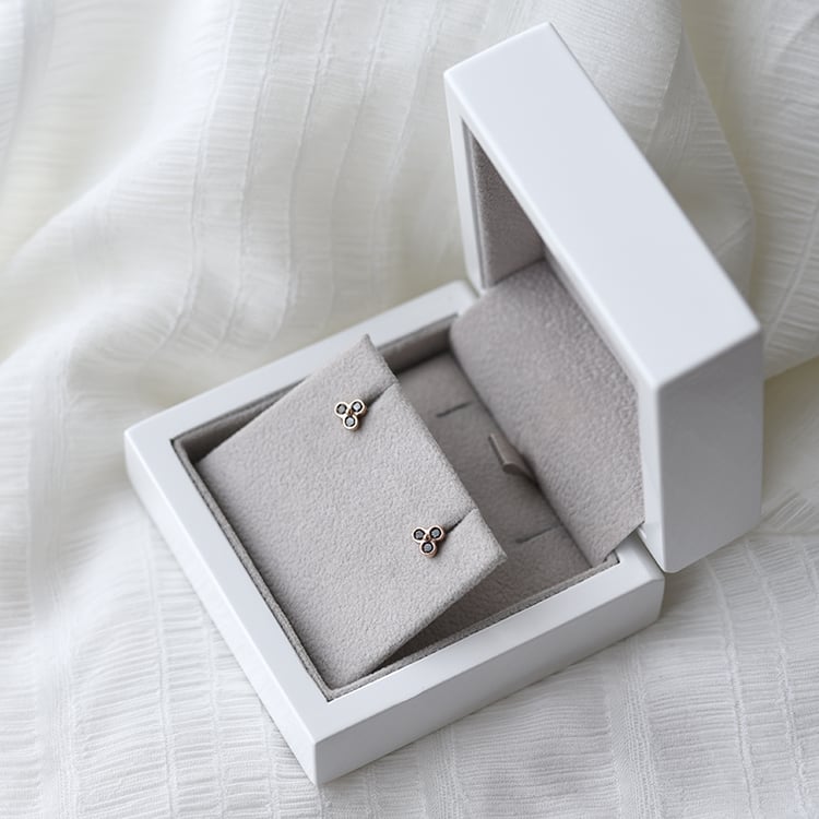 Náušnice s černými diamanty 63690