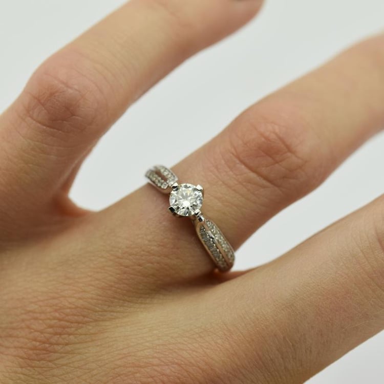 Zásnubní prsten z platiny 24131