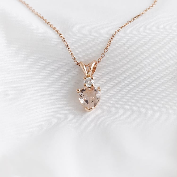 Přívěsek ze zlata s morganitovým srdcem a diamantem 93710