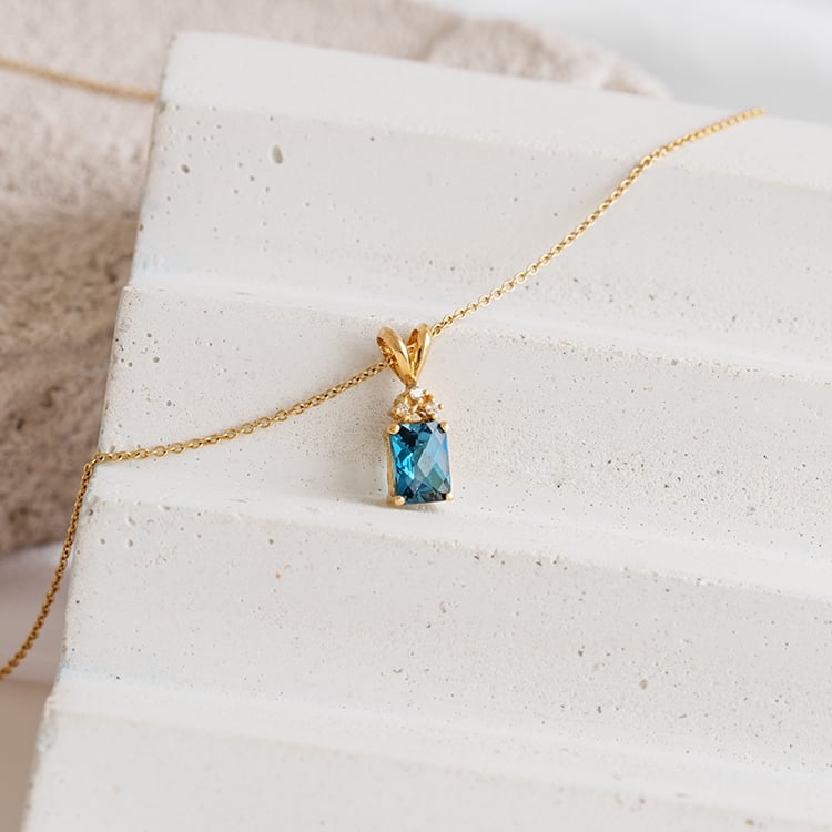 Zlatý přívěsek s radiant topazem a diamanty Deandra 123172