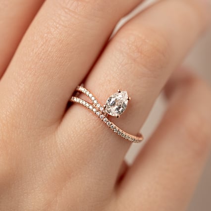 Atypický zásnubní prsten s lab-grown diamanty Reptie