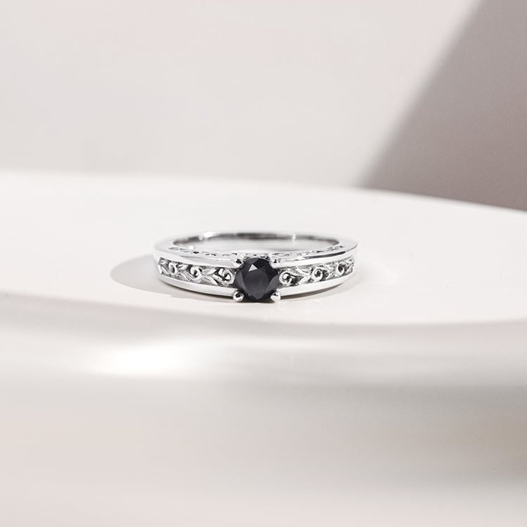 Vintage zlatý zásnubní prsten s černým diamantem Lerien 154089