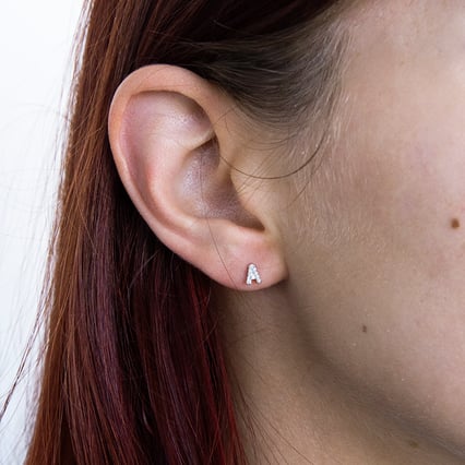 Lab-grown diamantové náušnice s volbou písmene Griff