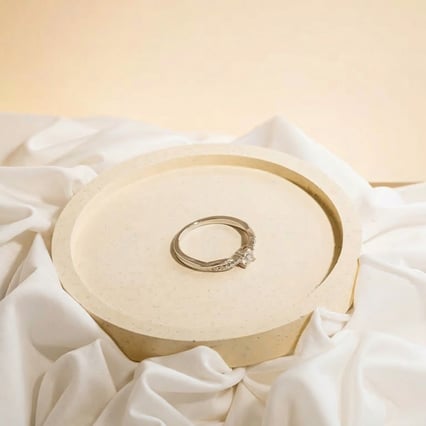 Zásnubní prsten ze zlata s 0.3ct IGI certifikovaným diamantem Aliye