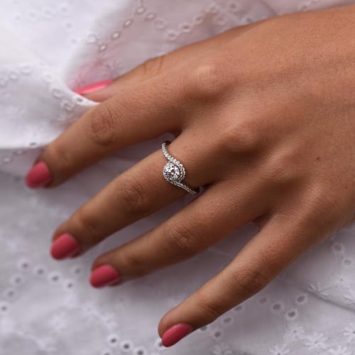 Elegantní zásnubní prsten plný diamantů Elaina