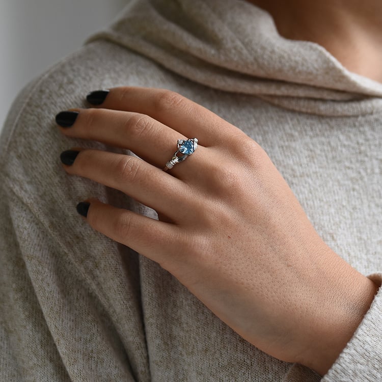 Zlatý claddagh prsten s topazem 58346