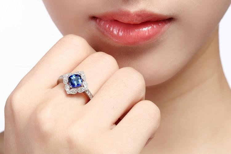 Tanzantit v prstenu z bílého zlata 5018