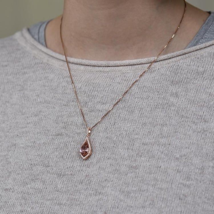 Náhrdelník s morganitem 26157