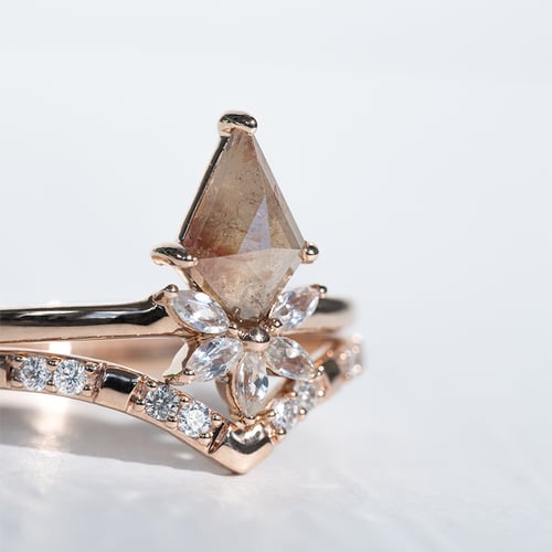 Set prstenů se salt and pepper diamantem, lab-grown diamanty a moissanity Leony