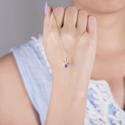 Přívěsek ve znamení Kozoroha se safírem a diamanty Cabra