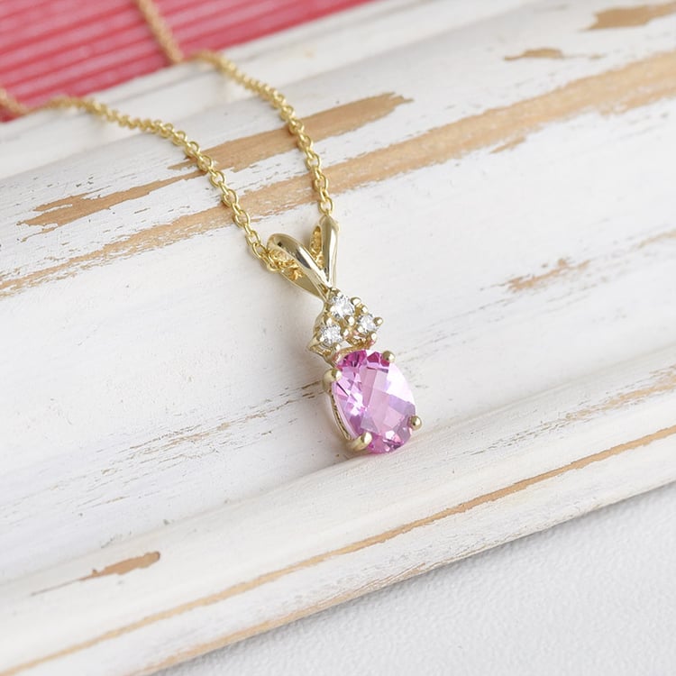 Růžový safír v zlatém náhrdelníku s diamanty 93509